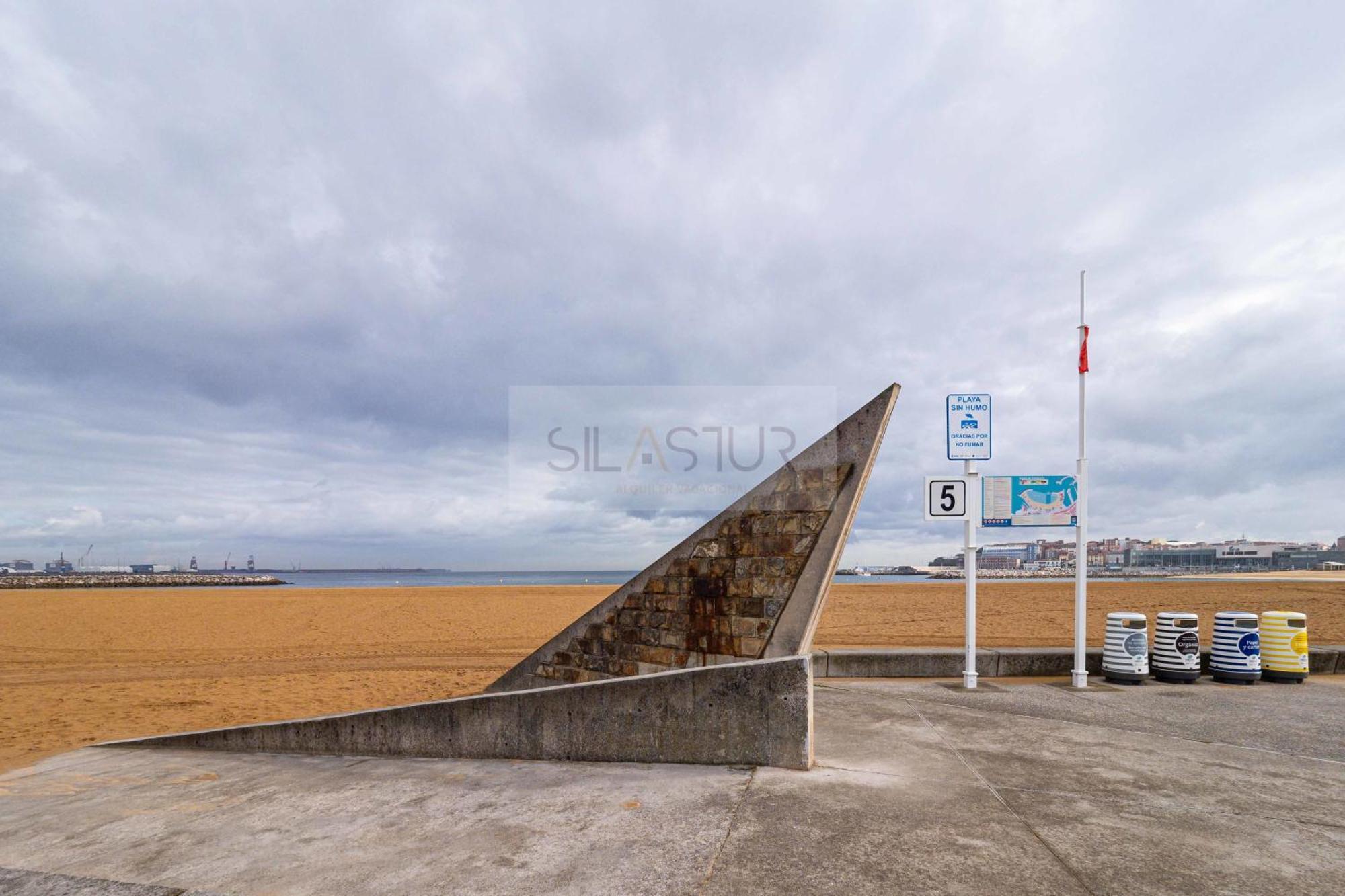 A Pie De Playa B By Silastur Gijon Bagian luar foto